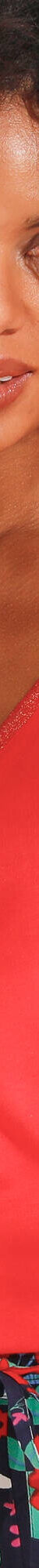 T-shirt col V doré maille unie (rouge) T-shirt col V doré maille unie (rouge)